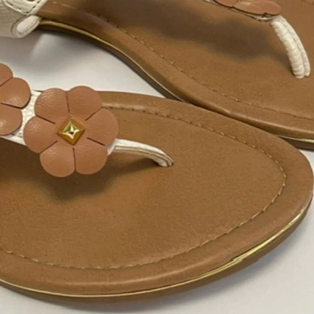 Andiamo Adanielle Womens White & Tan Flower Thong Sandals Size 8.5